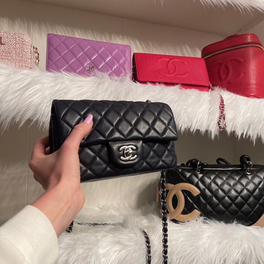 Chanel flap bag, very hard to find size! - Picture 16 of 17
